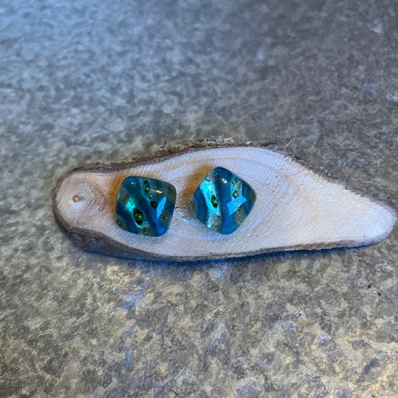 Resin Stud Earrings - Picture 1 of 3